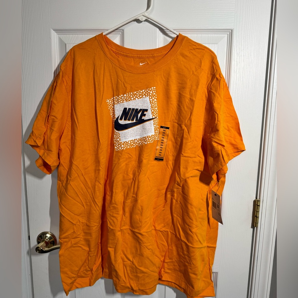 NWT - Men’s Nike T-shirt